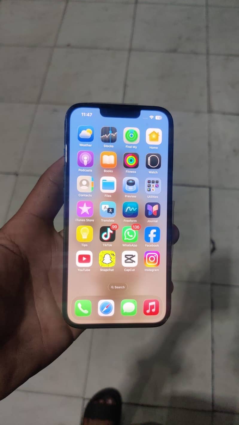 Apple iPhone 13 jv 1