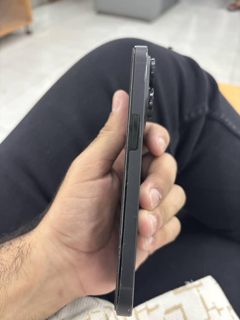 Apple iPhone 14 Pro 2