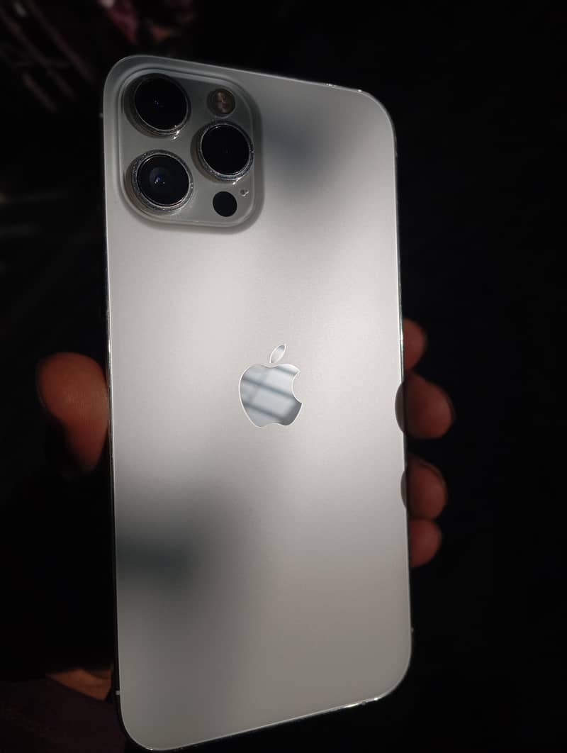 Apple iPhone 12 Pro Max 4