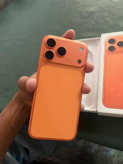 iphone 17 pro max factory unlocked still in 4month warranty
