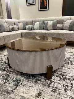 premium crown centre round wooden table