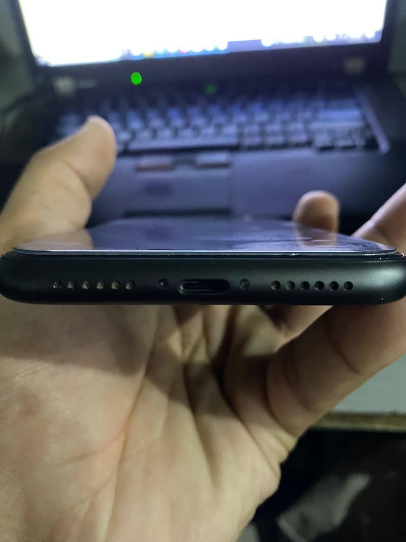 Apple iPhone 11 3