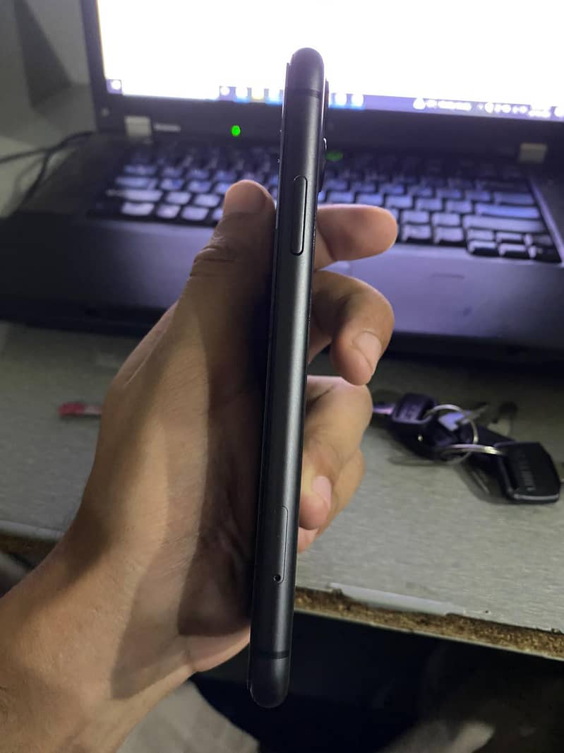 Apple iPhone 11 4