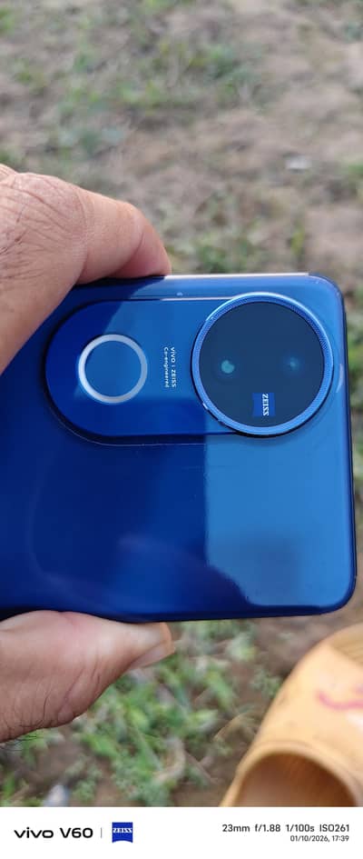 Vivo V50