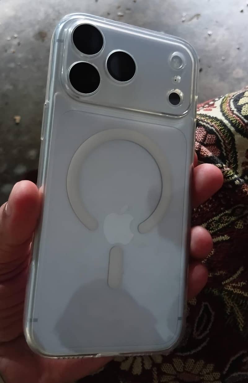 Apple iPhone 17 Pro Max 1
