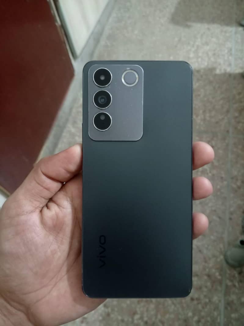 Vivo V27e 1