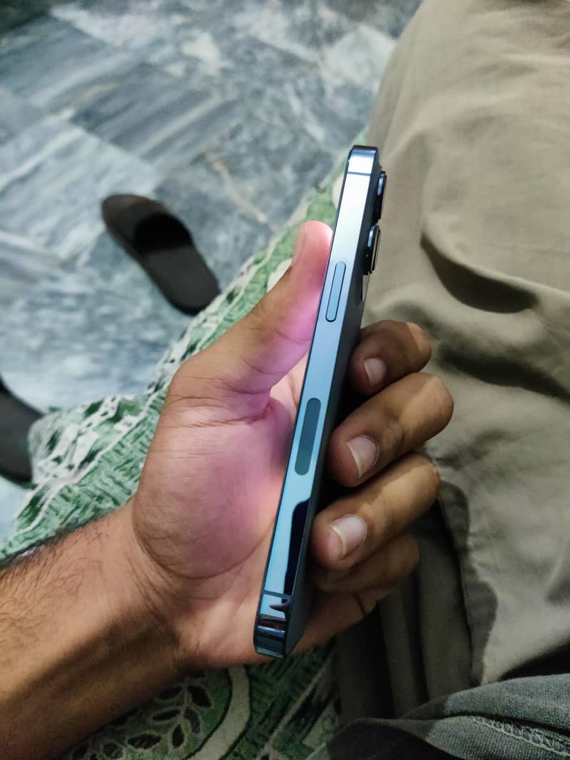 Apple iPhone 13 Pro 3