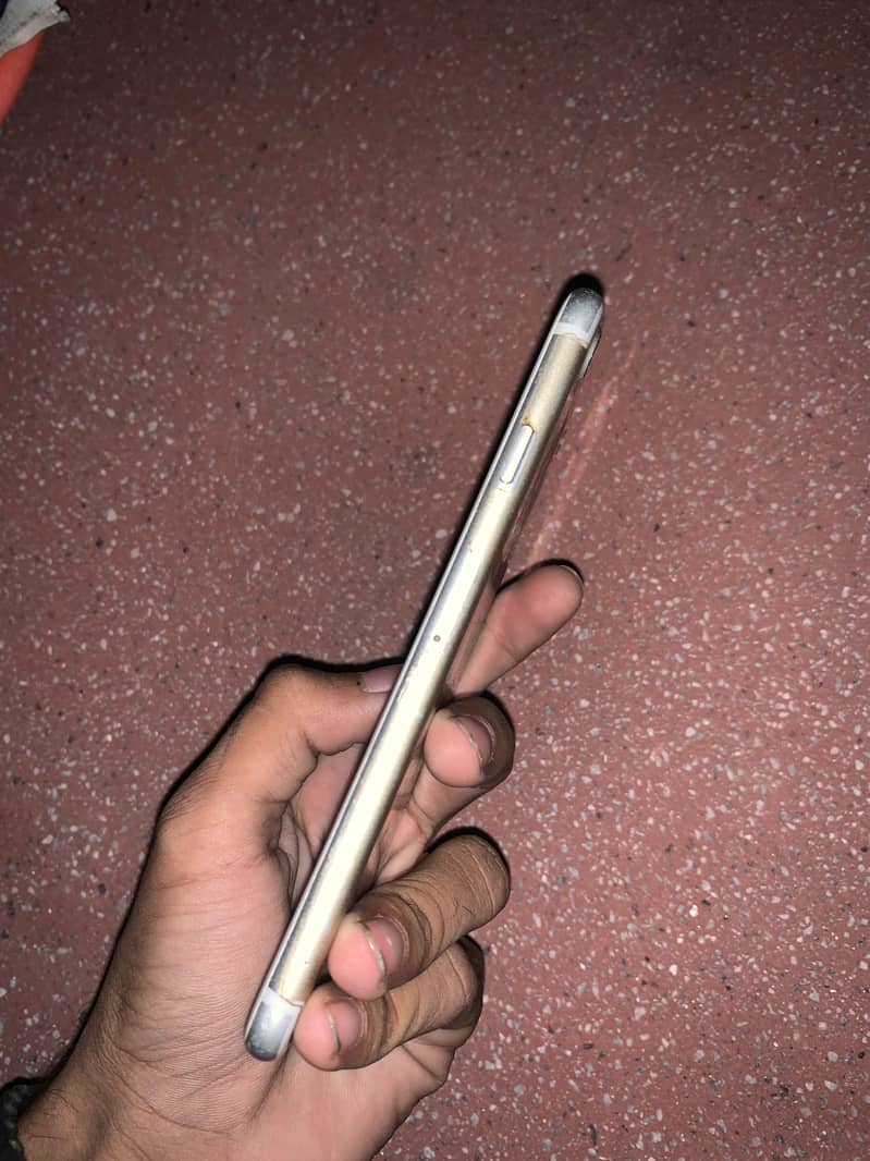 Apple iPhone 7 0
