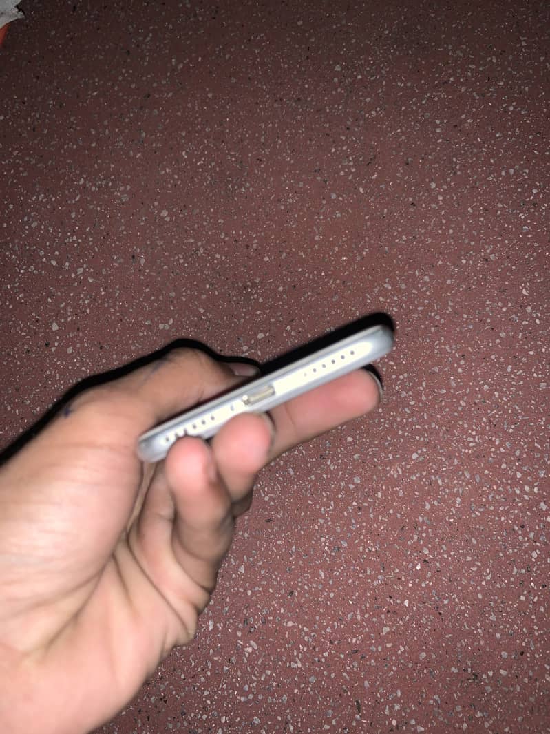 Apple iPhone 7 4