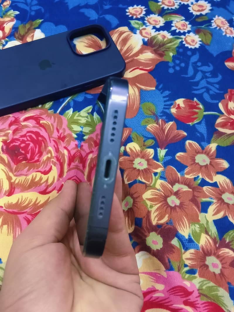 Apple iPhone 14 Pro Max 8