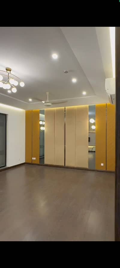 1 KANAL ELEGANT AND FULLY MAINTAINED BUNGALOW WITH FULL BASEMENT IS AVAILABLE IN THE BEST BLOCK OF DHA LAHORE.