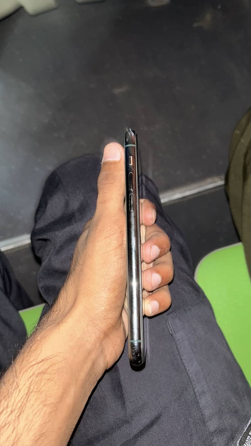 IPHONE 11 PRO 7