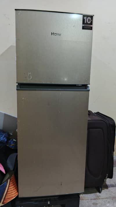 Haier 186 2 door with stand