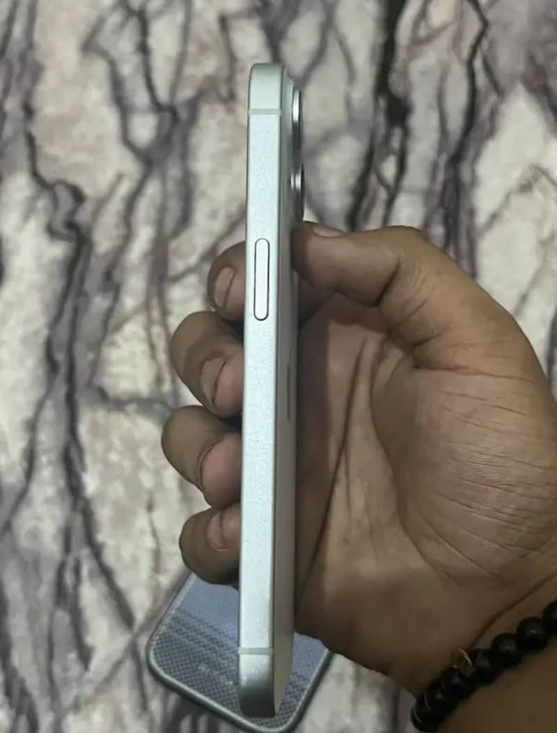 Apple iPhone 15 3