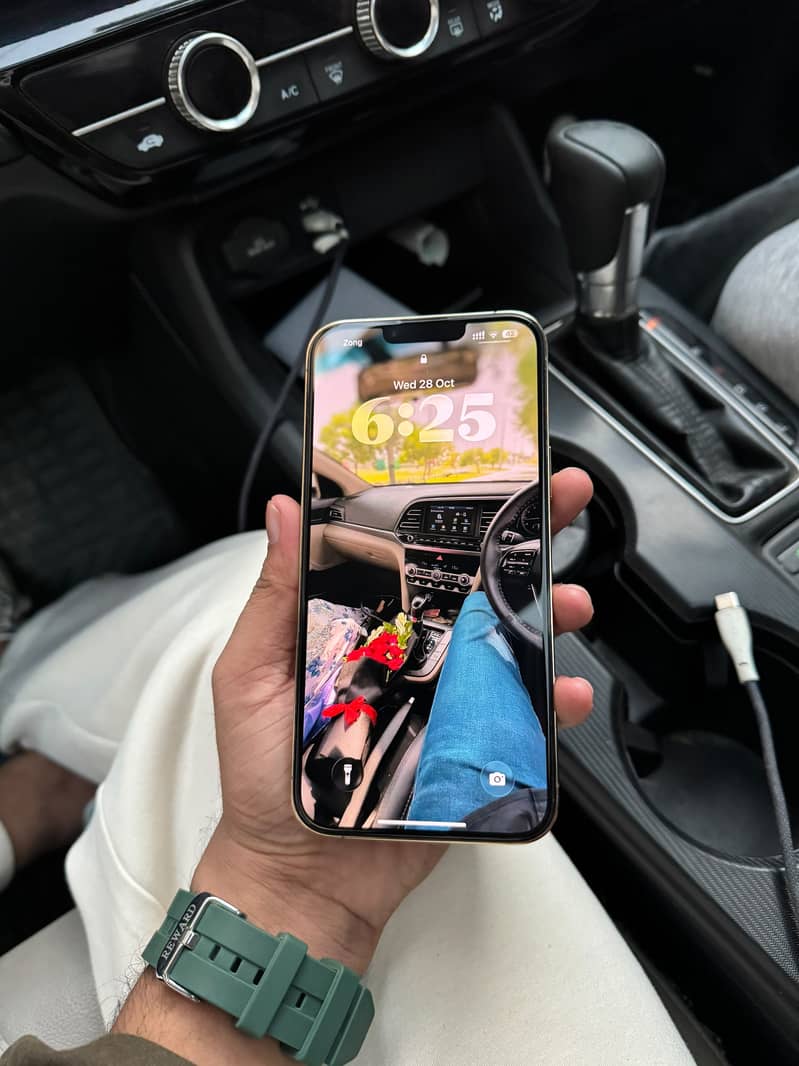 Apple iPhone 13 Pro Max 4