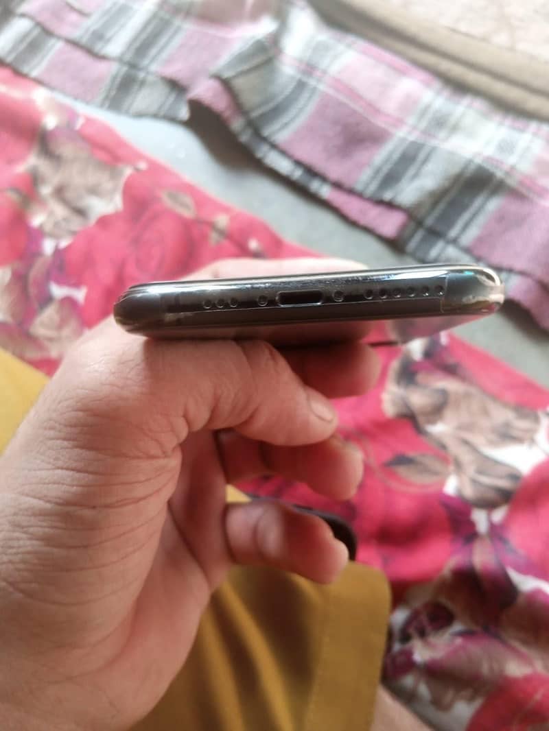 Apple iPhone 11 Pro 1
