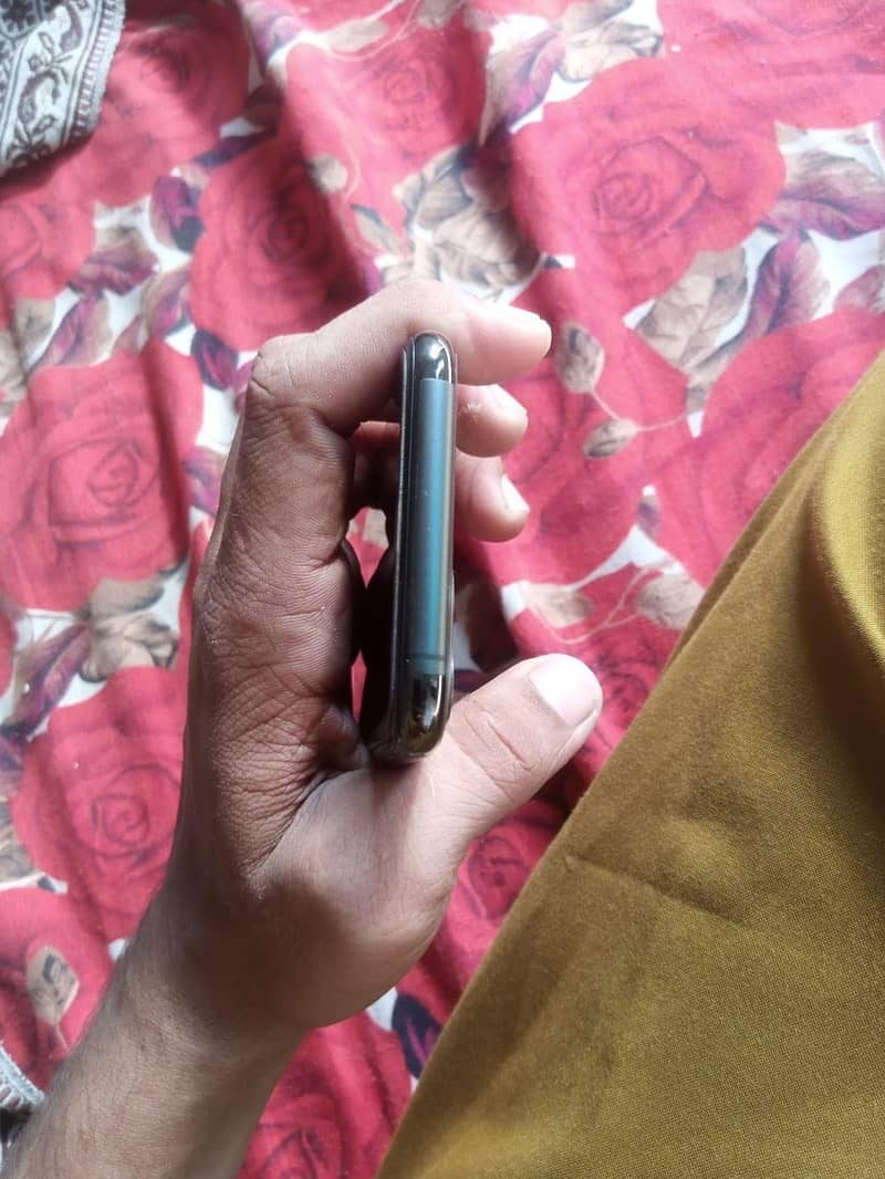 Apple iPhone 11 Pro 2