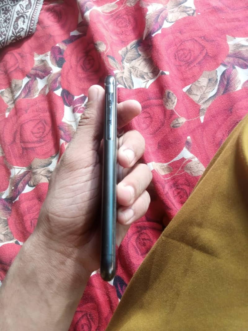 Apple iPhone 11 Pro 3