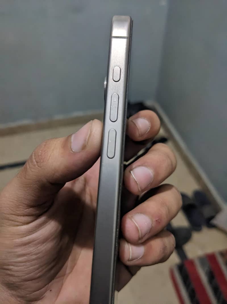 Apple iPhone 15 Pro 9