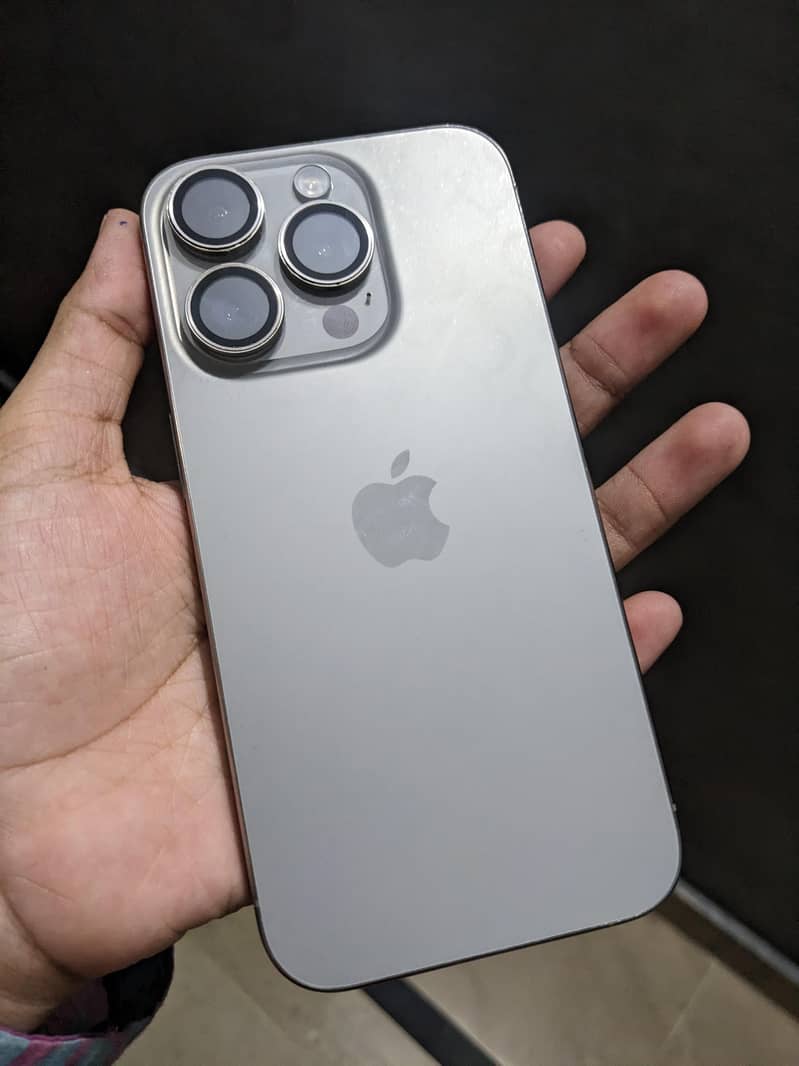 Apple iPhone 15 Pro 16