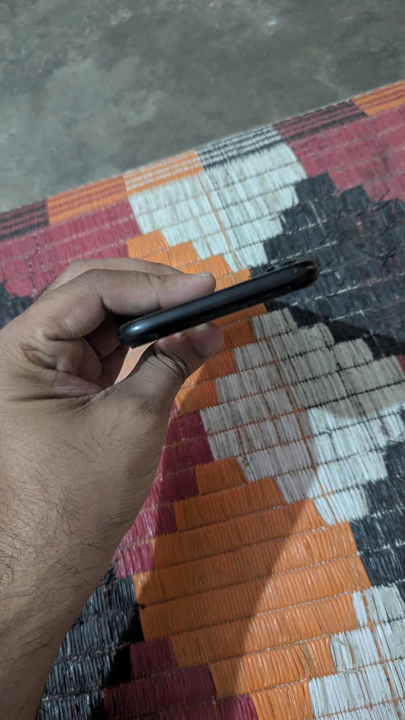 Apple iPhone XR 4