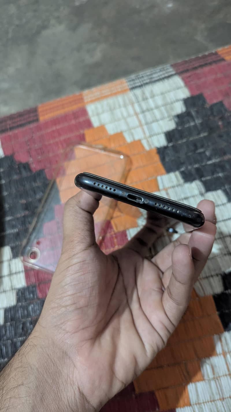 Apple iPhone XR 8