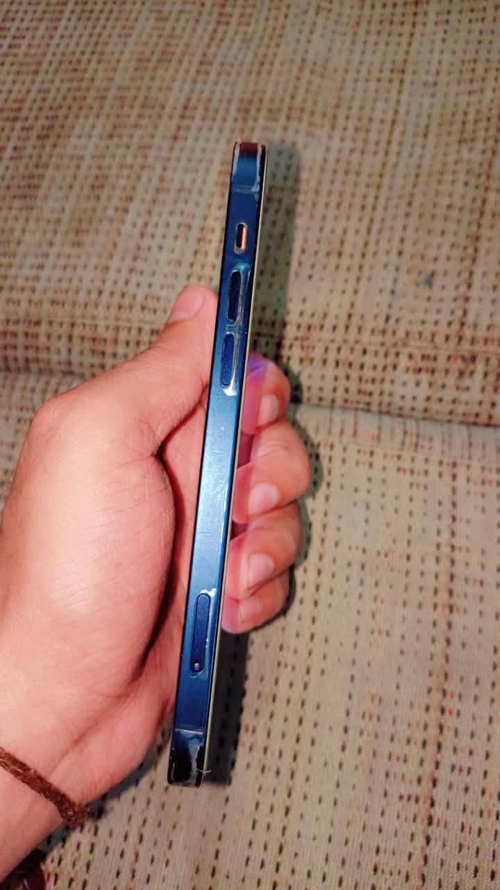Apple iPhone 12 3