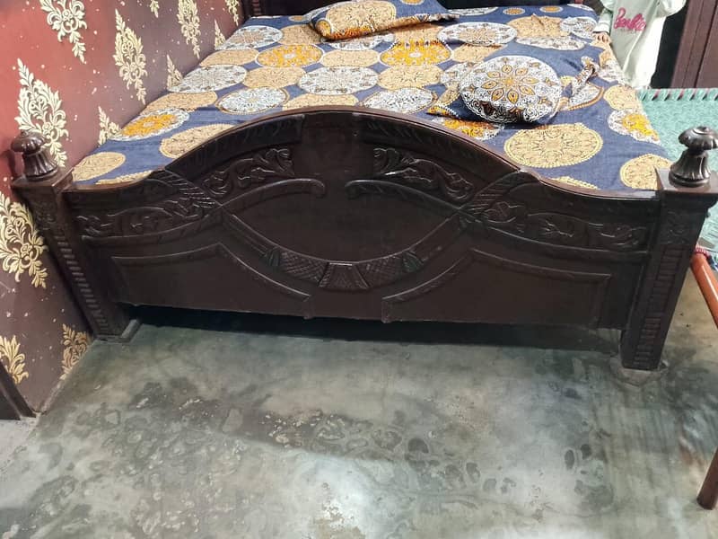 bed and sait tabl 1