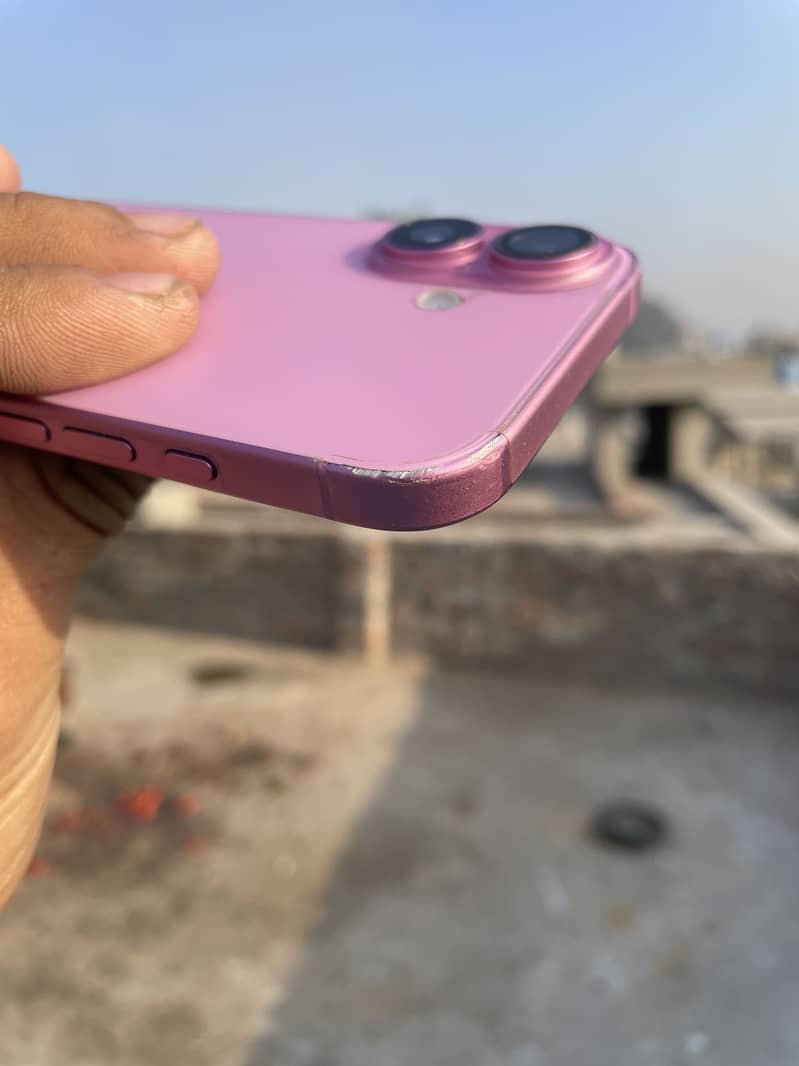 Apple iPhone 16 6