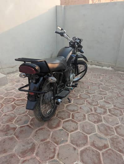 Suzuki GS 150 2014