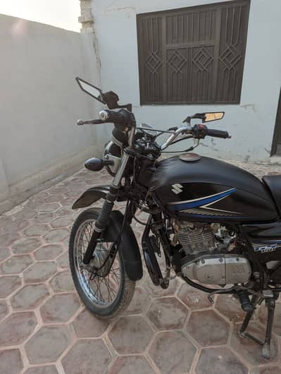 Suzuki GS 150 2014