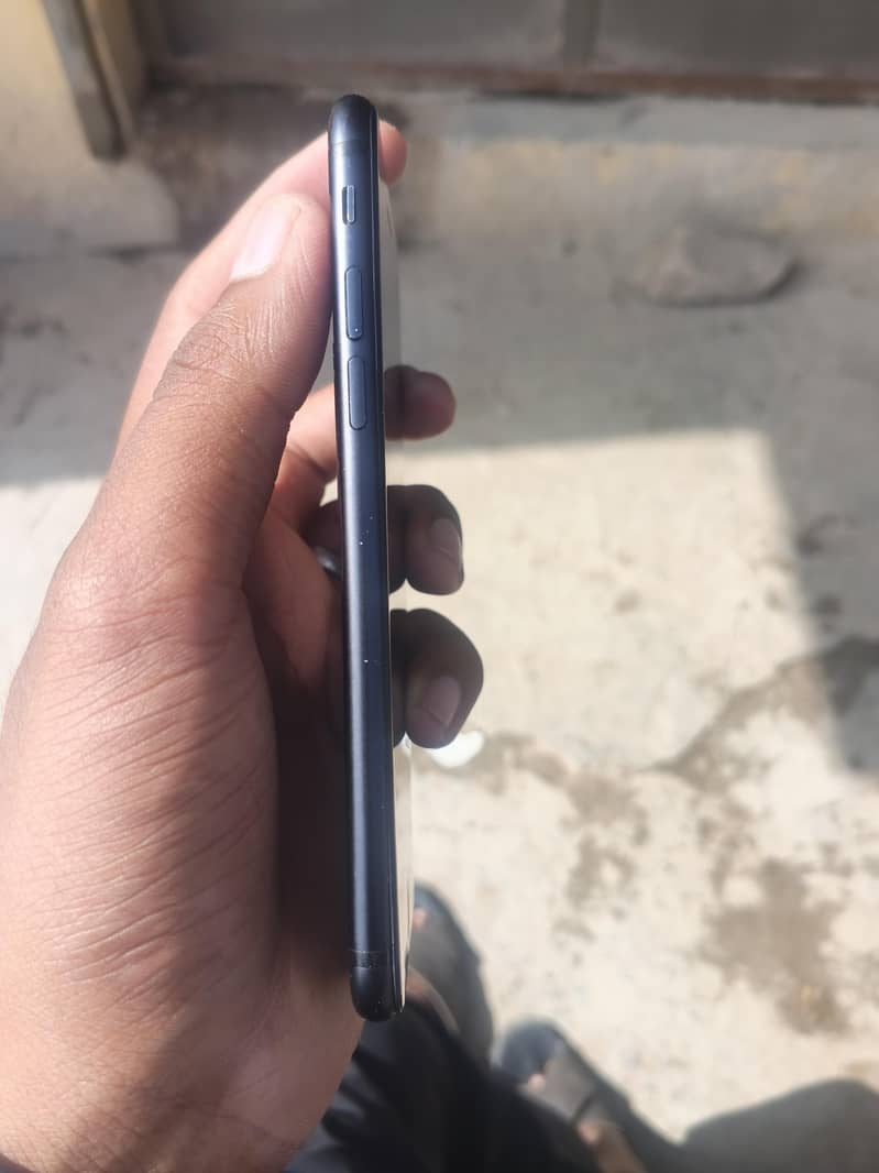 Apple iPhone 7 11