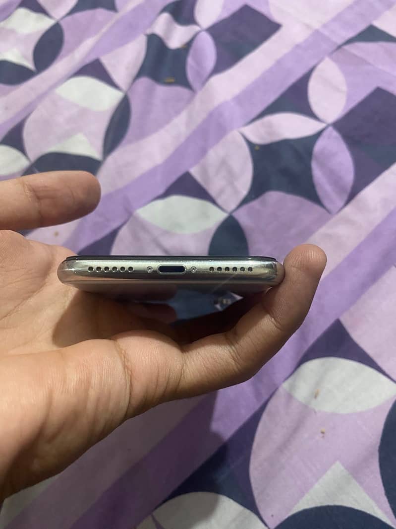 Apple iPhone X 5