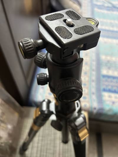 Professional Tripod | QZSD-02 | Premium Alloy Metal