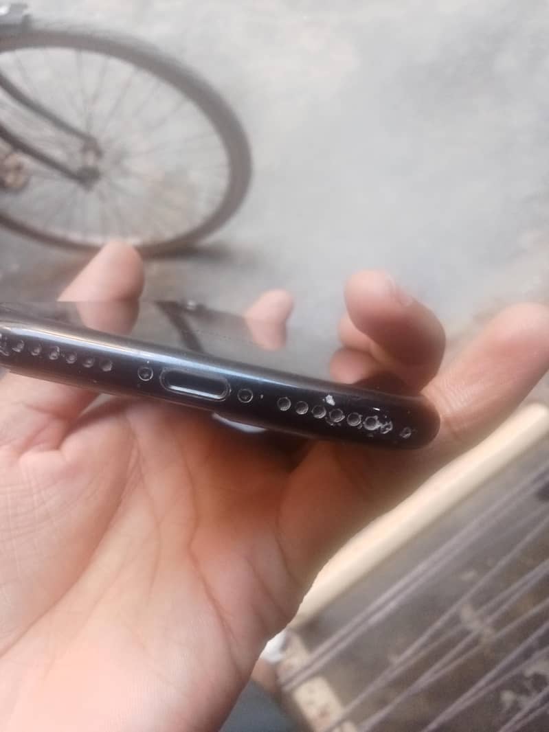 Apple iPhone 7 1