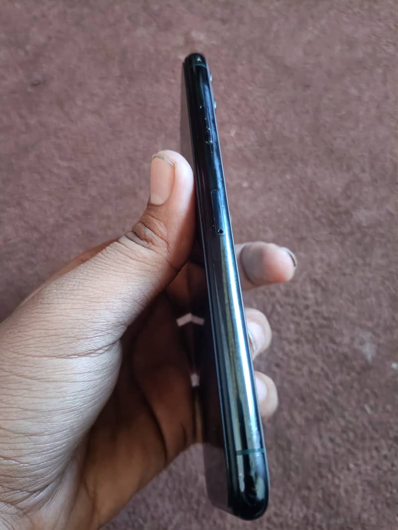 Apple iPhone 11 Pro Max 2