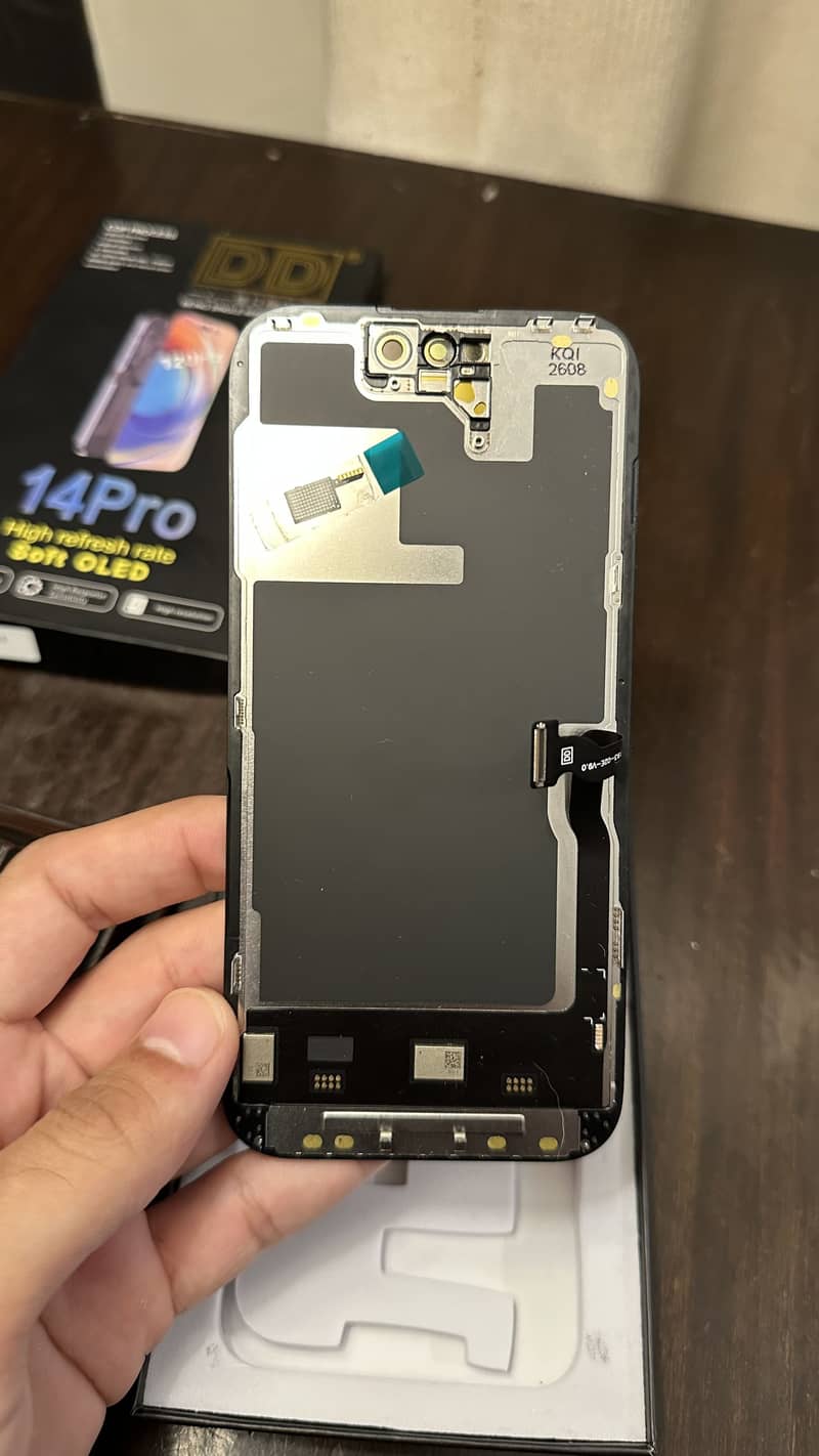 Iphone 14 pro panel 1