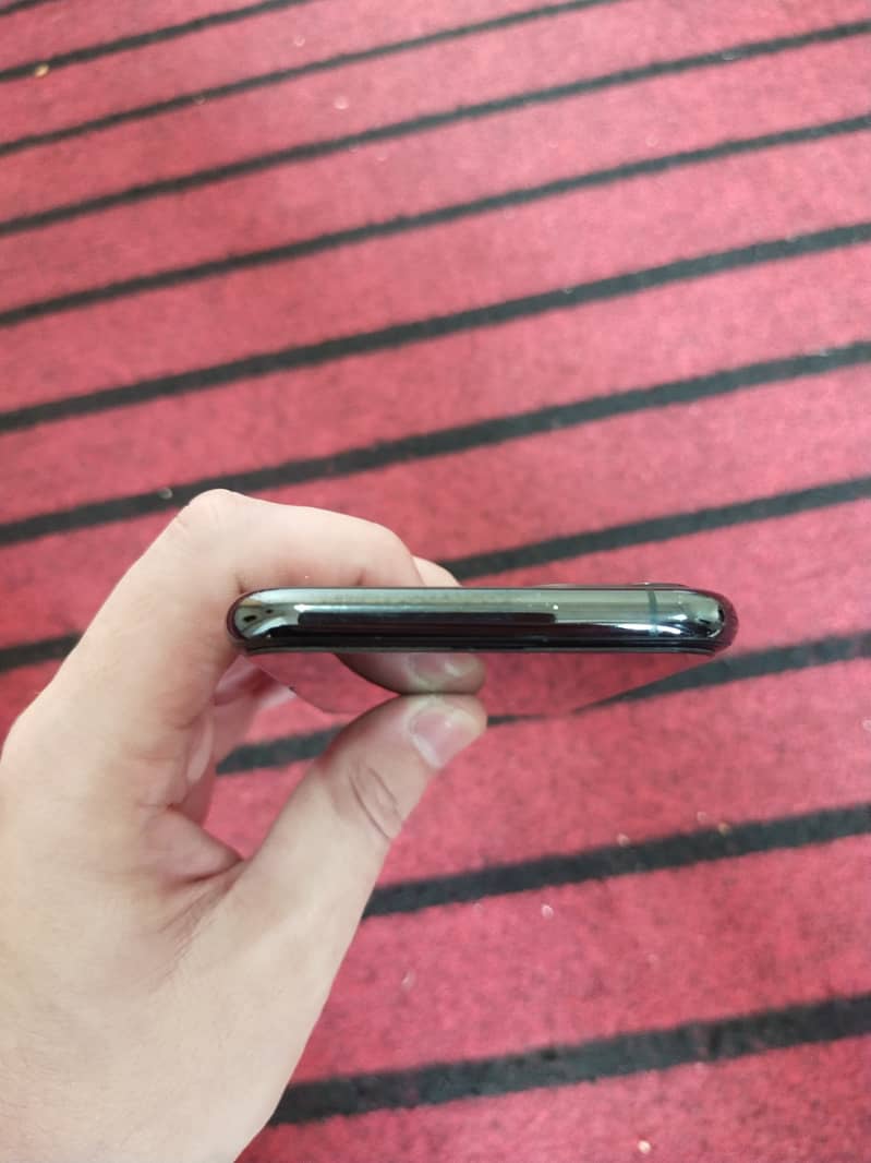 Apple iPhone 11 Pro 1
