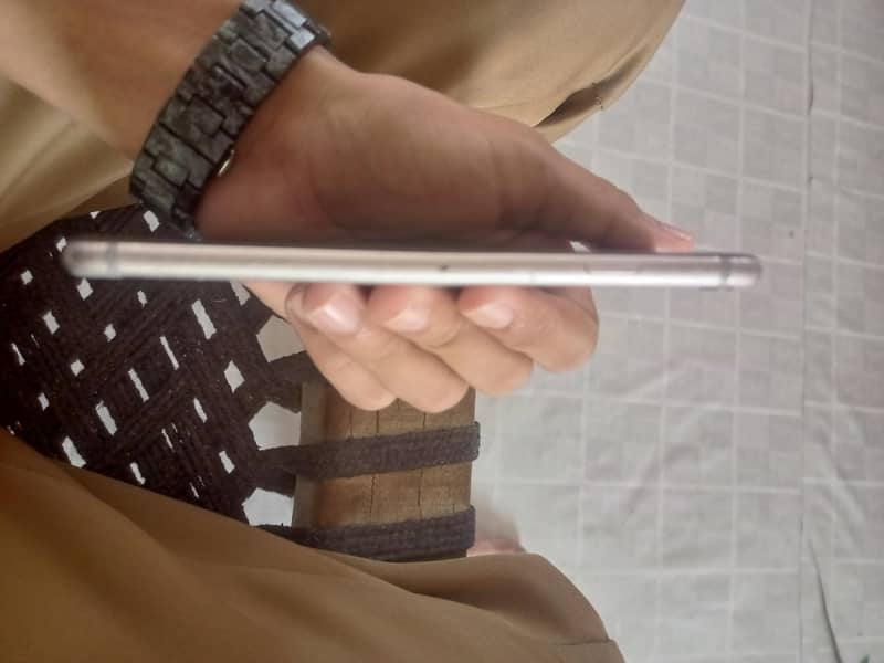 Apple iPhone 6S Plus 1