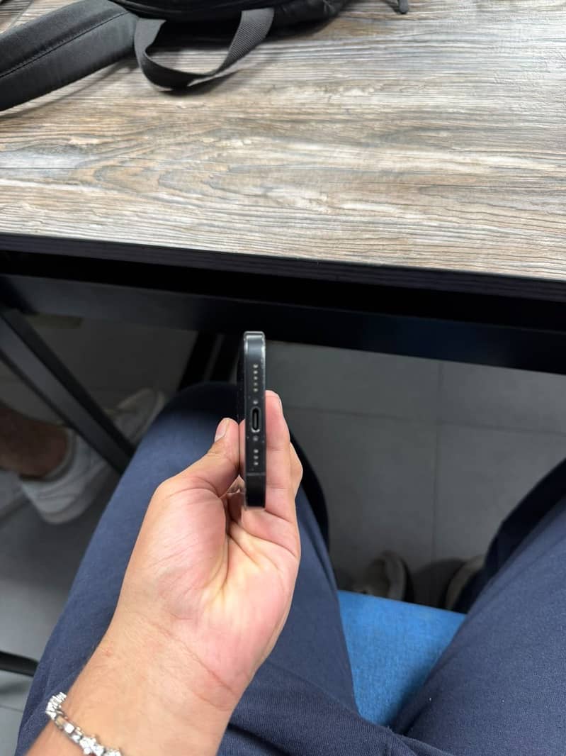 Apple iPhone 16 Pro 1