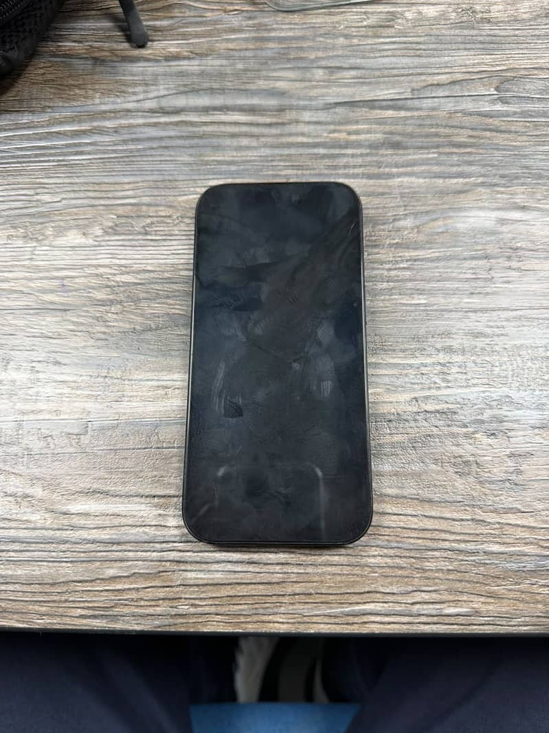 Apple iPhone 16 Pro 3