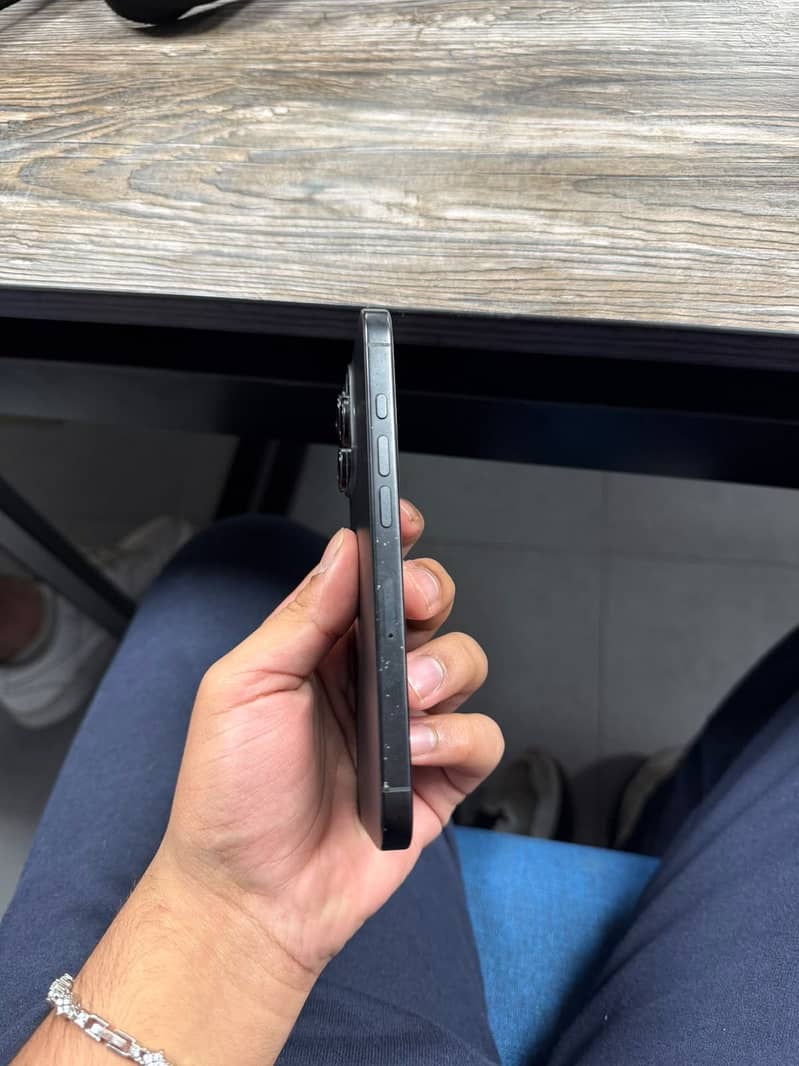 Apple iPhone 16 Pro 5