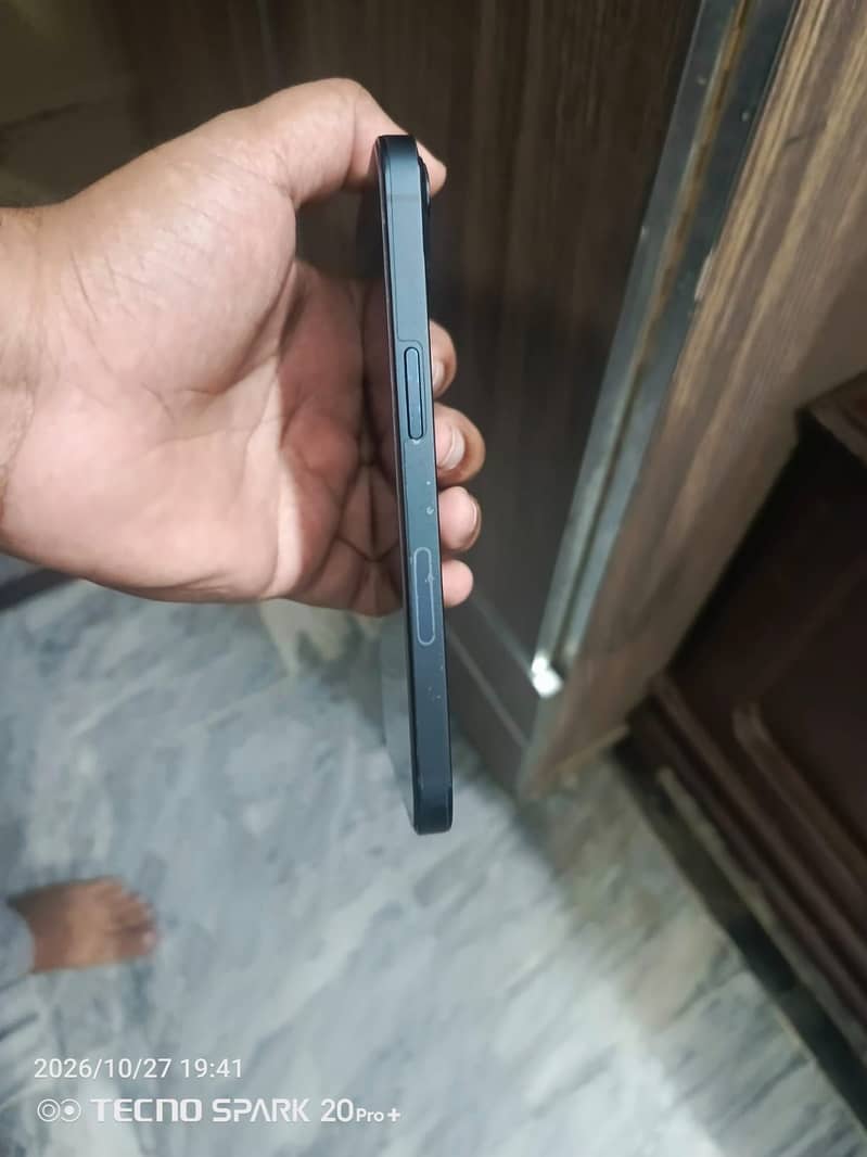 Apple iPhone 13 0