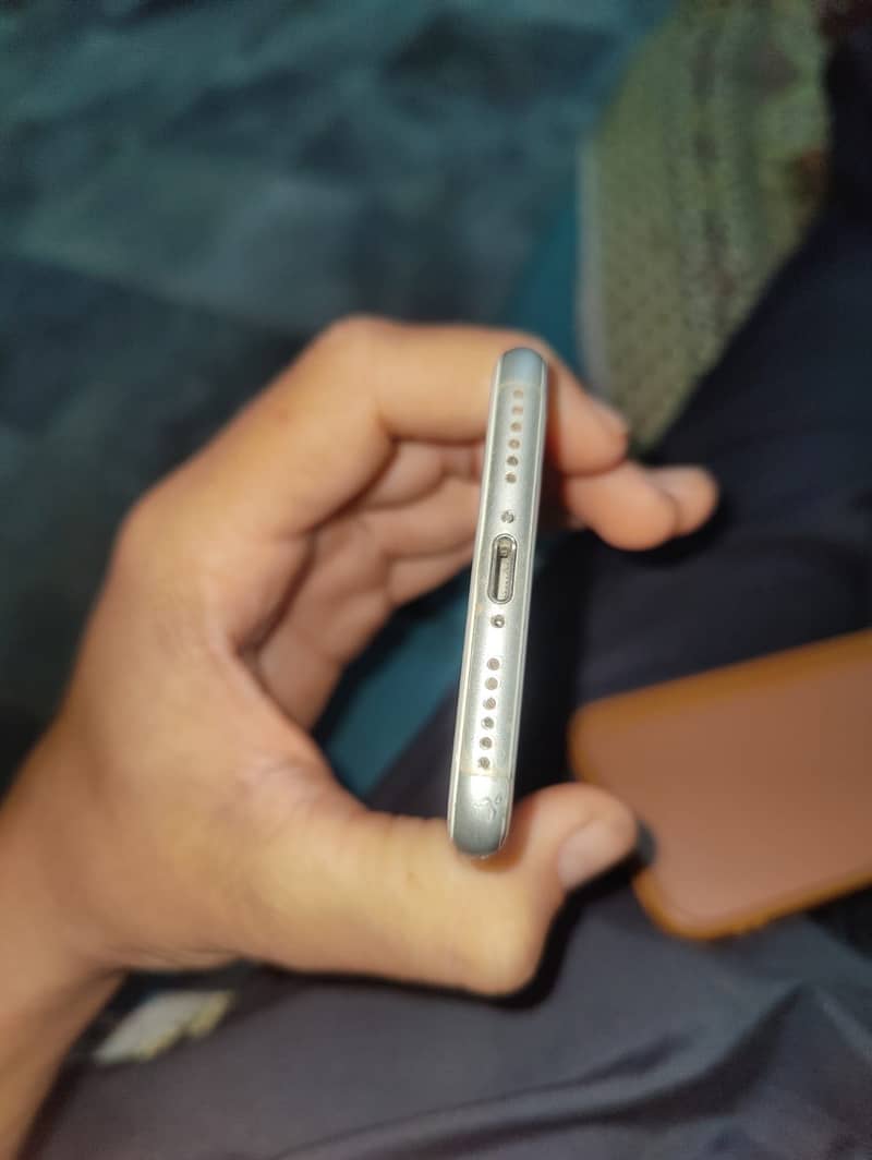 Apple iPhone 8 1