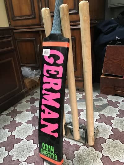 Cricket bats with wickets wood