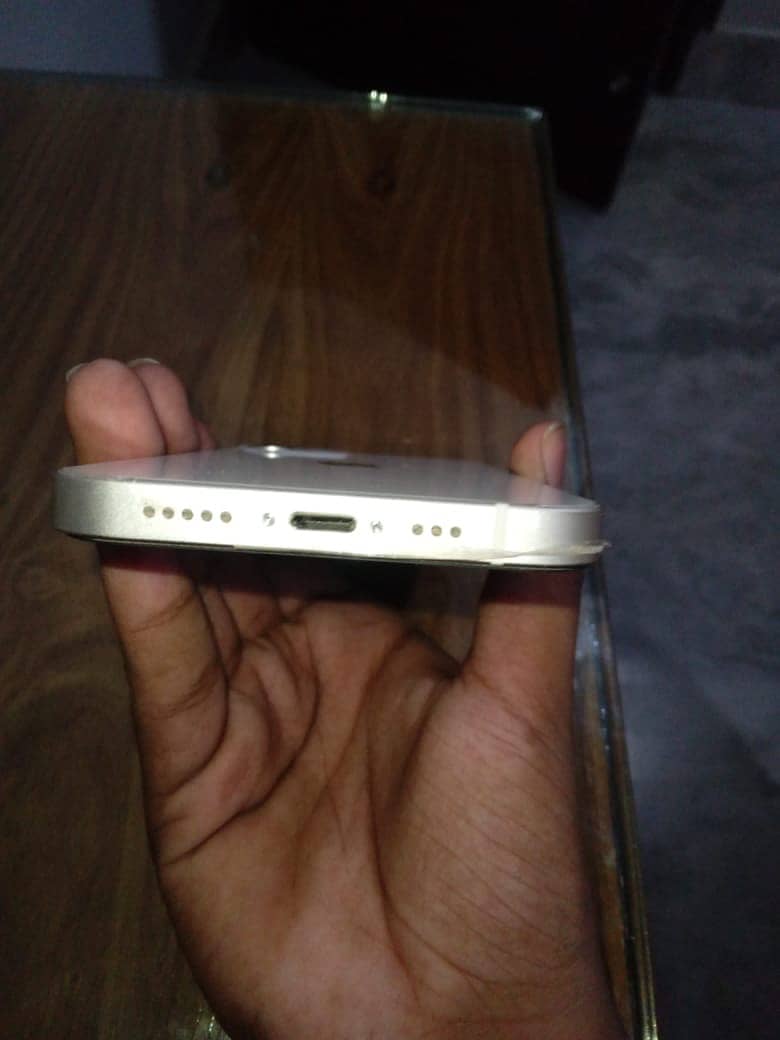 Apple iPhone 13 mini 4