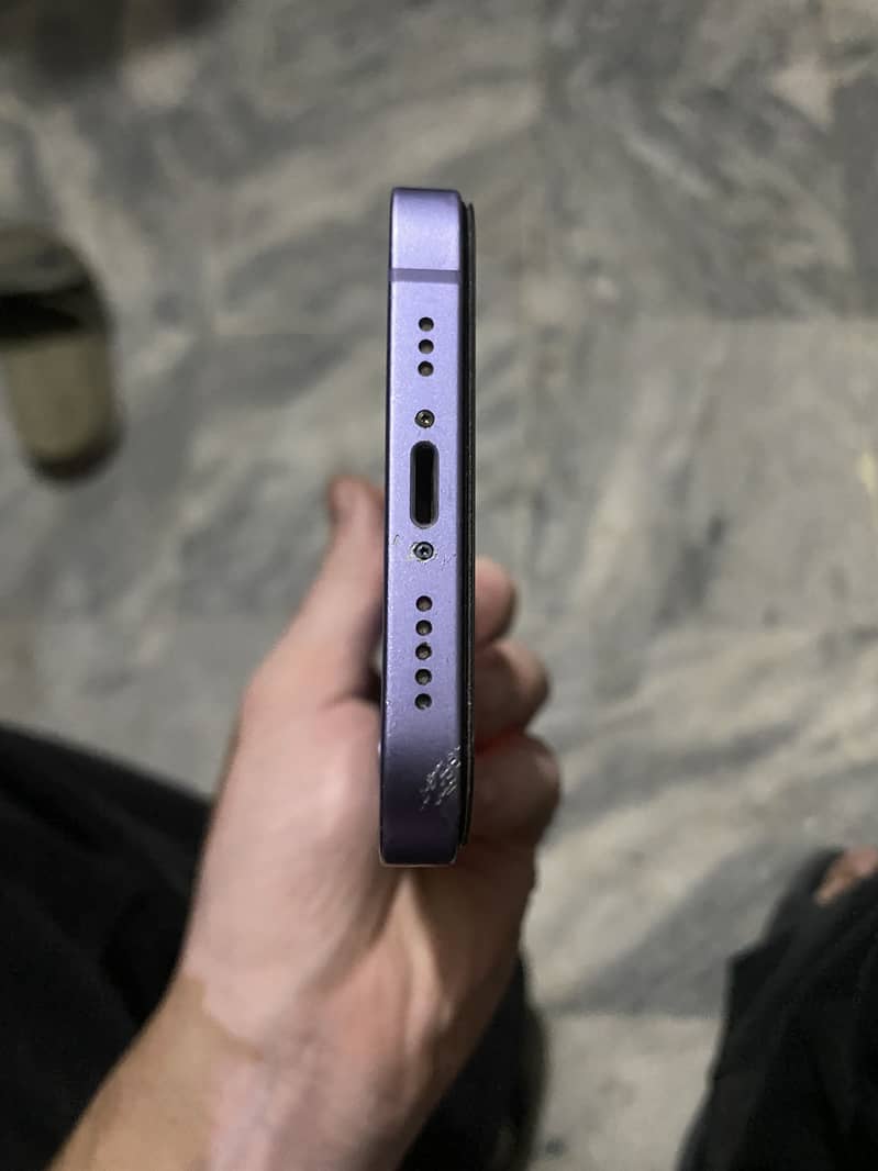 Apple iPhone 12 4