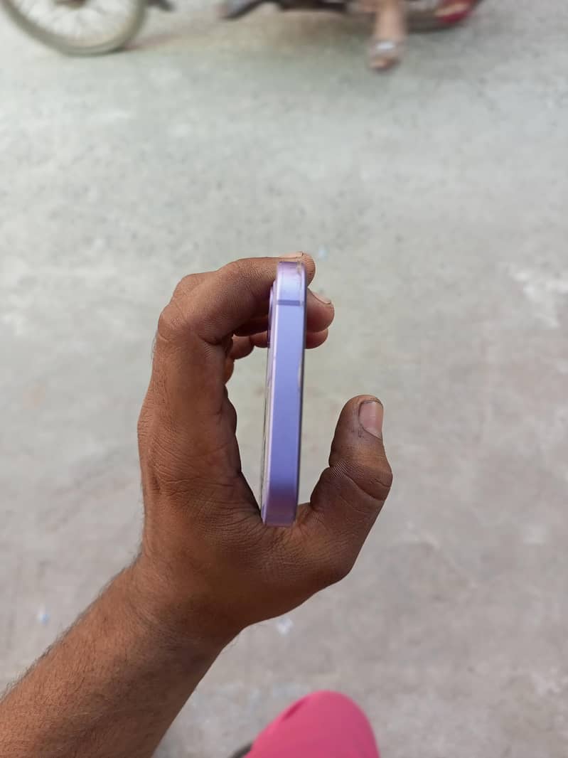 Apple iPhone 12 4
