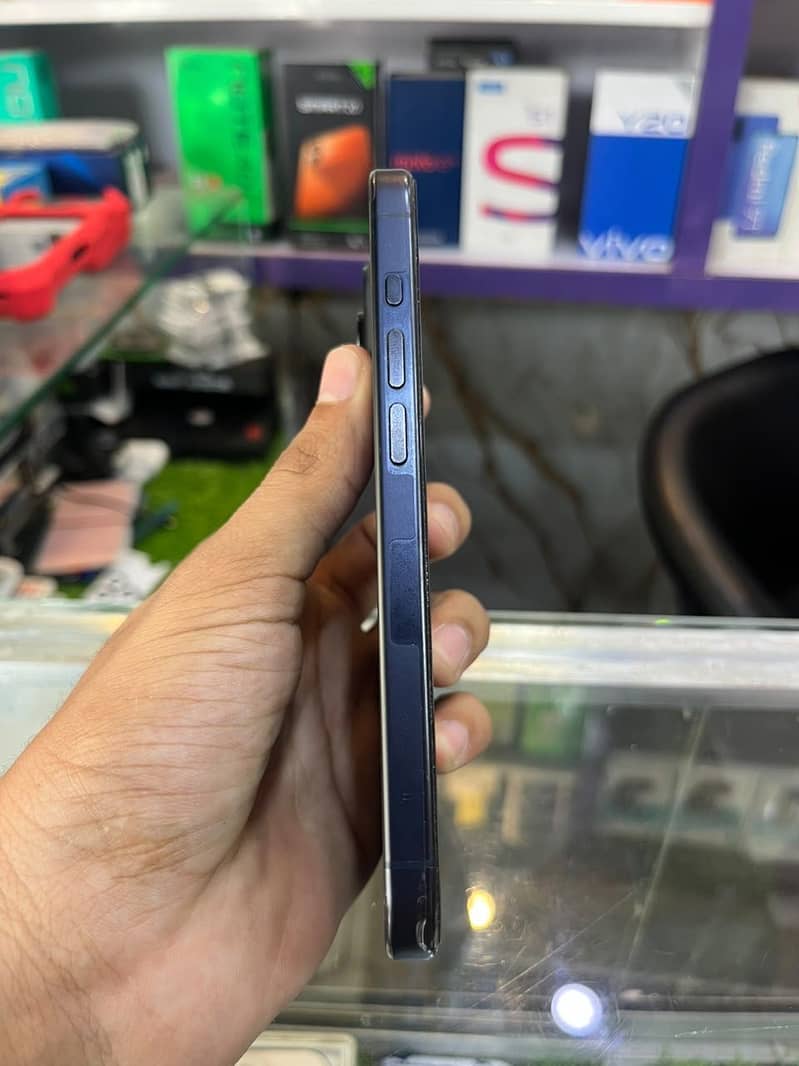 Apple iPhone 15 Pro 2