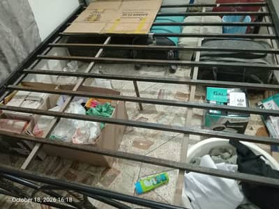 Black Iron Bed in 10/10 condition and Dressing Mirror with 2 drawers